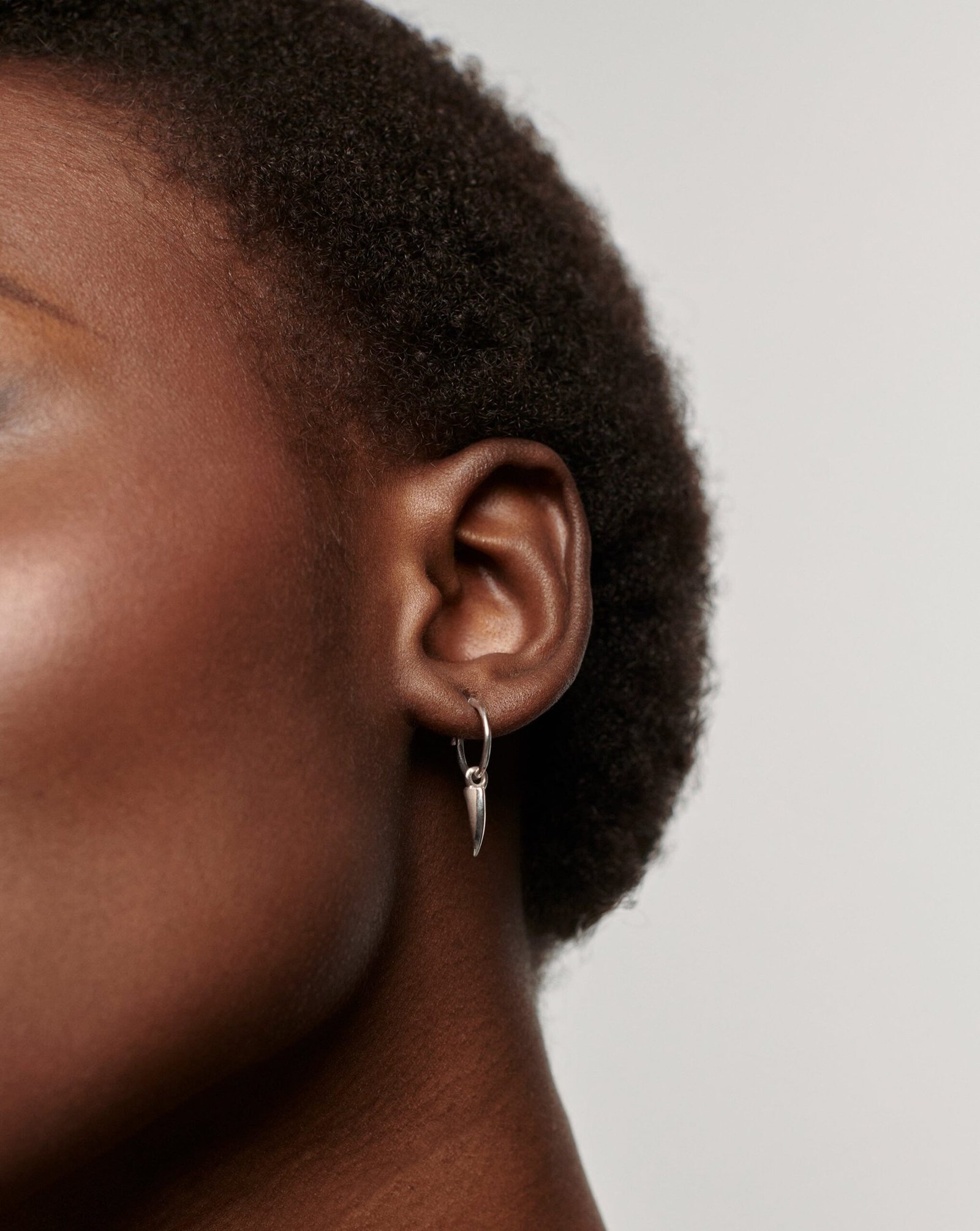 mini-claw-charm-hoop-earrings-earrings-missoma-470170.jpg